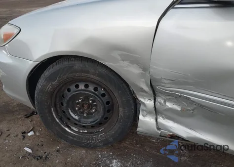 2002 Toyota Camry Xle из США, поврежденный, VIN 4T1BE32K72U594975